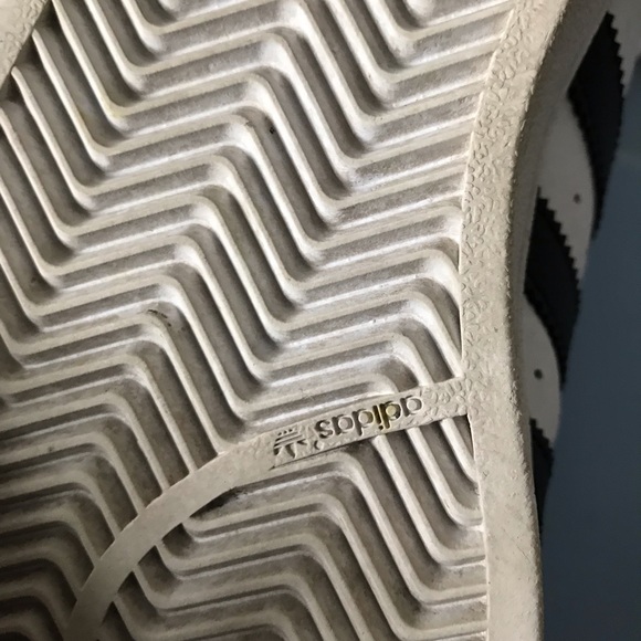 Men’s Size 9 GUC Adidas Superstar Sneakers - Picture 6 of 7